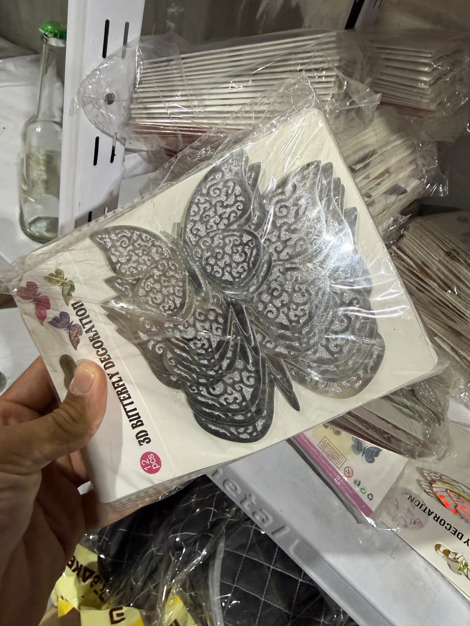 فراشة رمادية 2