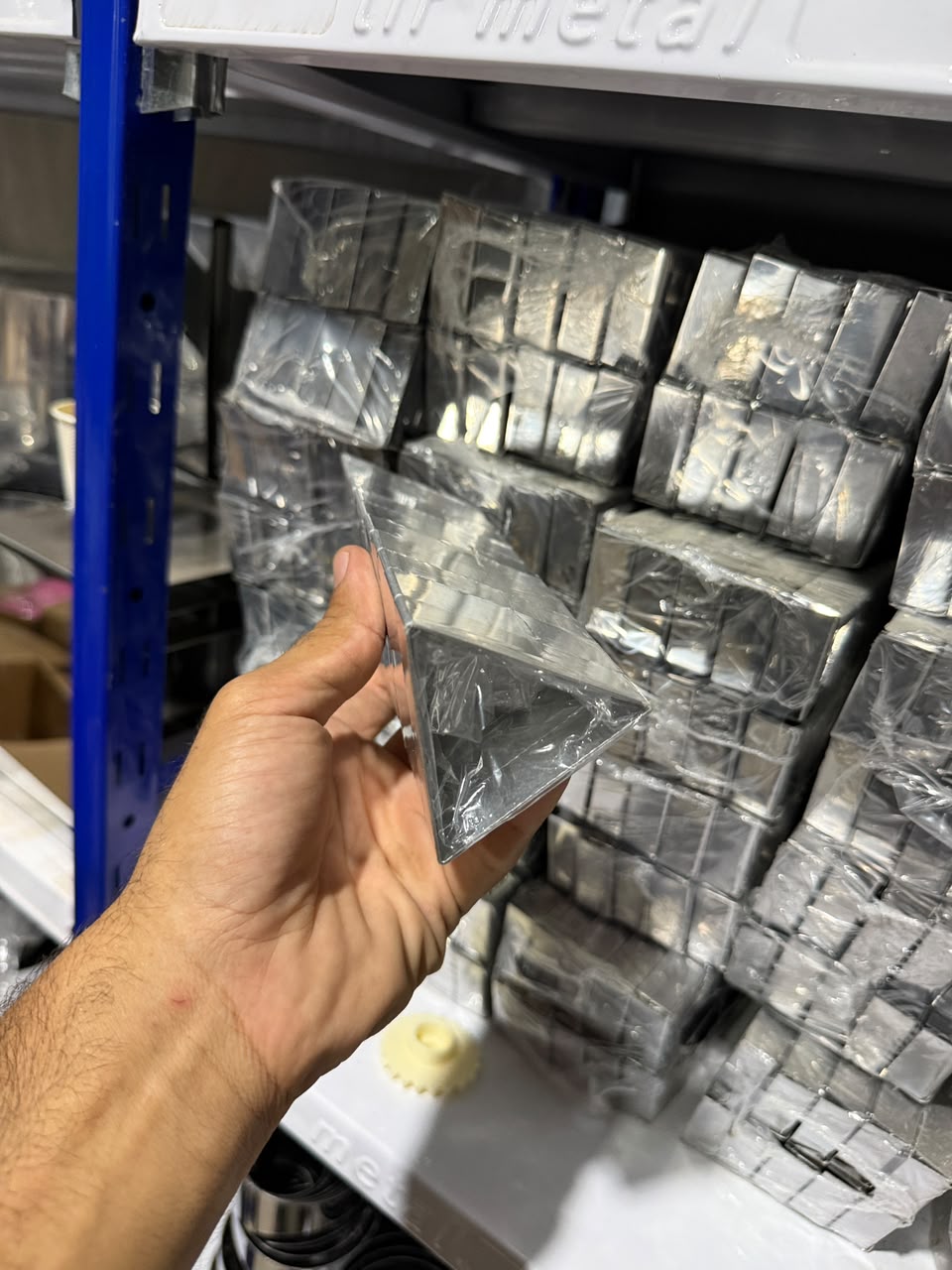 طابع مثلث المنيوم 10p